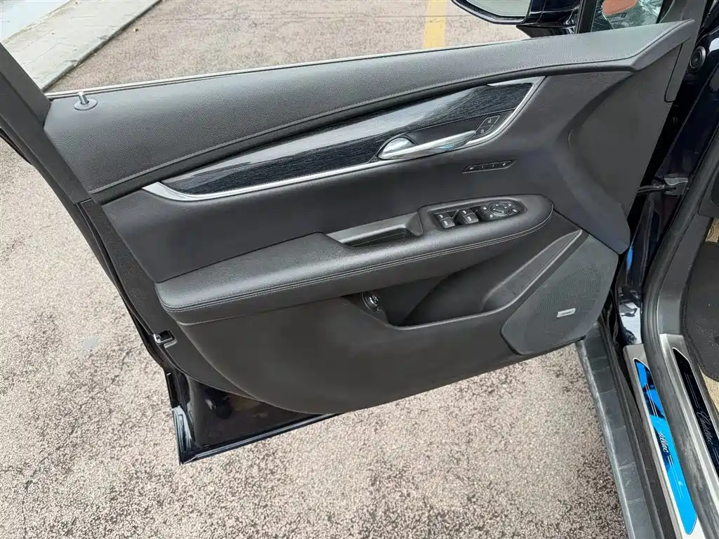 CADILLAC XT5