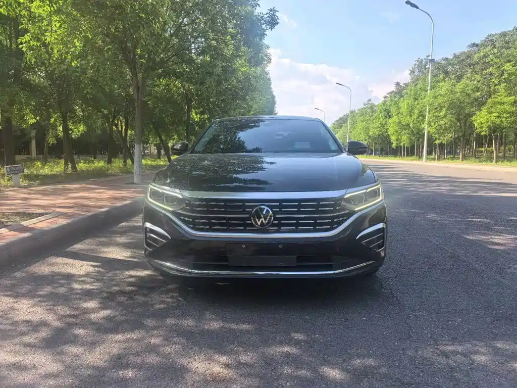 Photo 2 - Volkswagen Passat