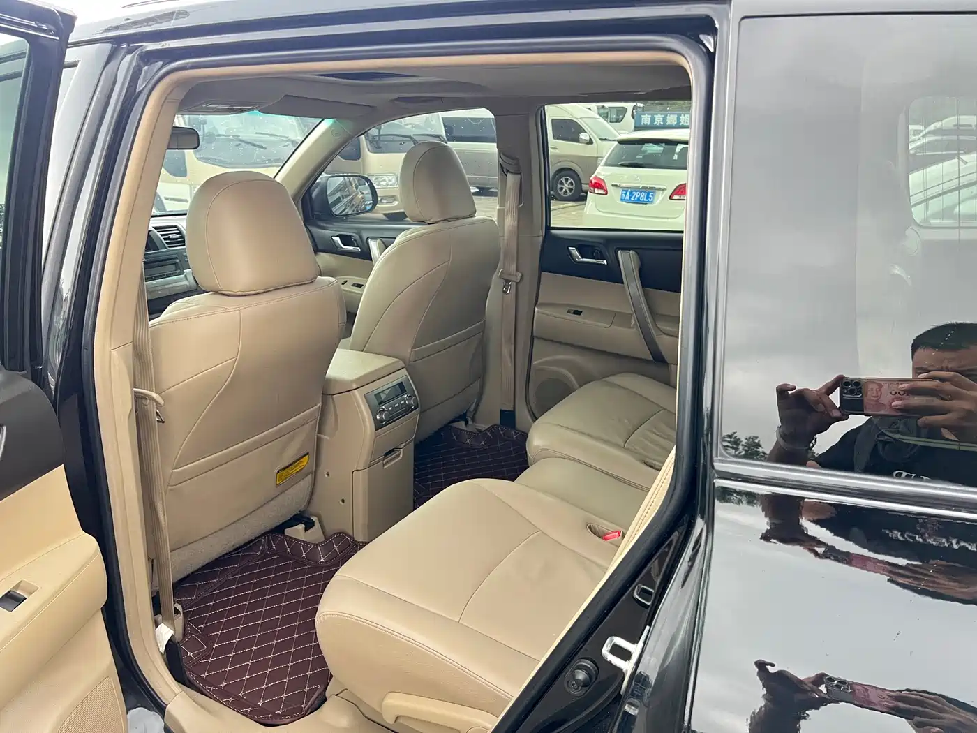Toyota Highlander 2012 2.7L 2WD 7-Seater Luxury Edition фото 14