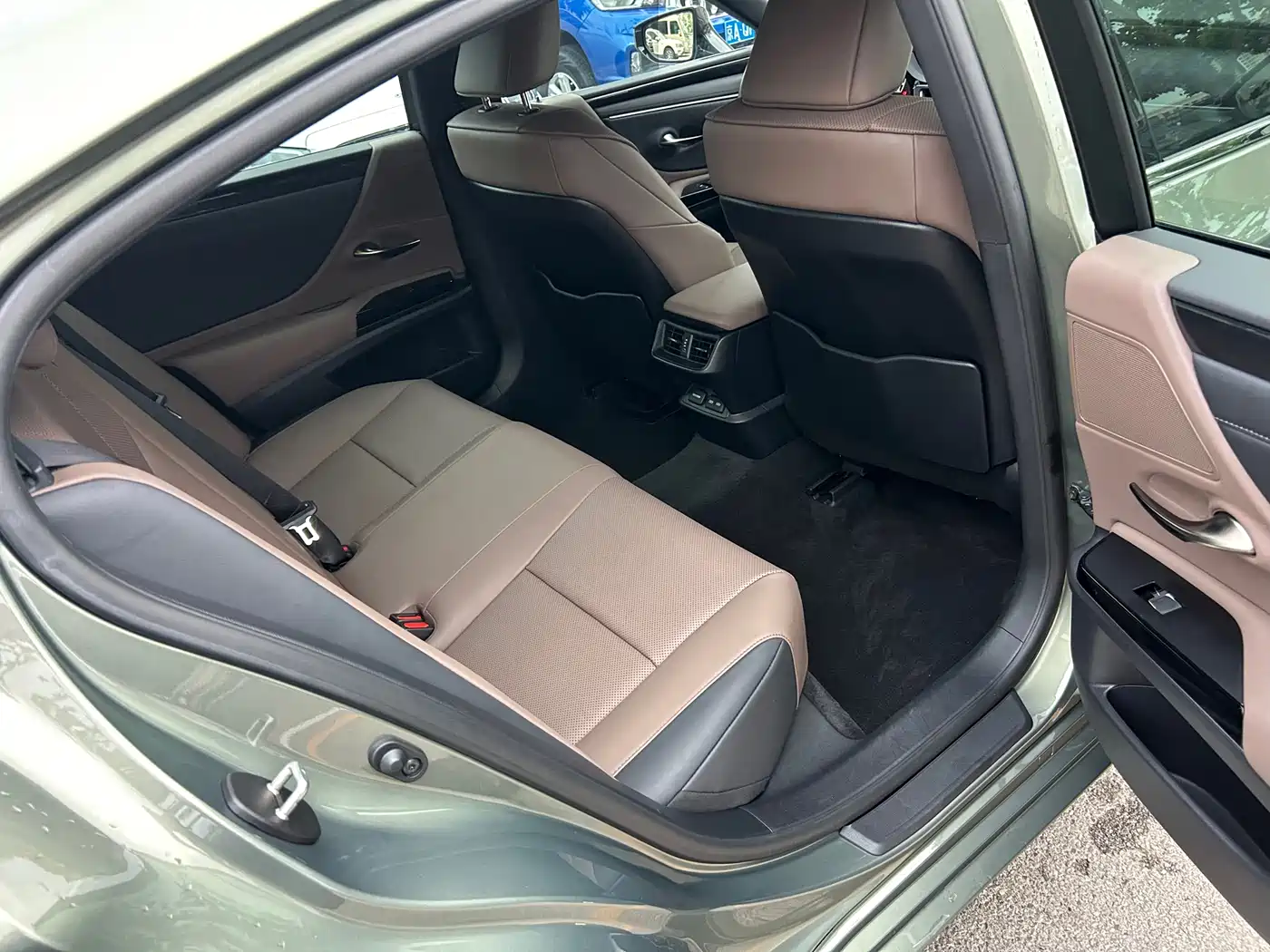 Lexus ES 2023 200 Luxury Edition фото 14