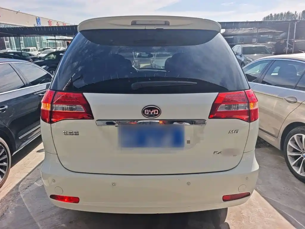 BYD M6 2016 2015 2.4L Automatic Premium Edition