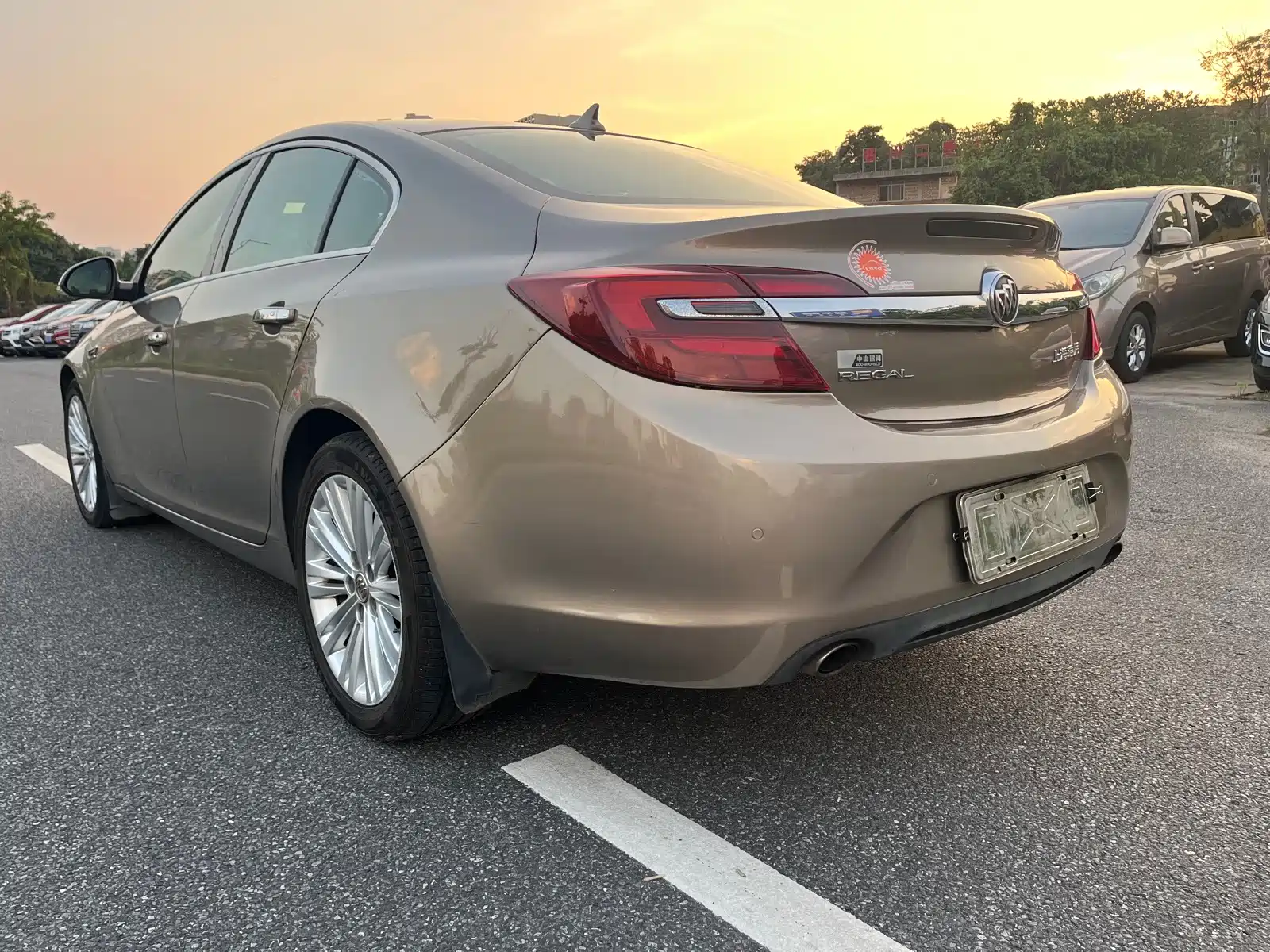 Photo 8 - Buick Regal