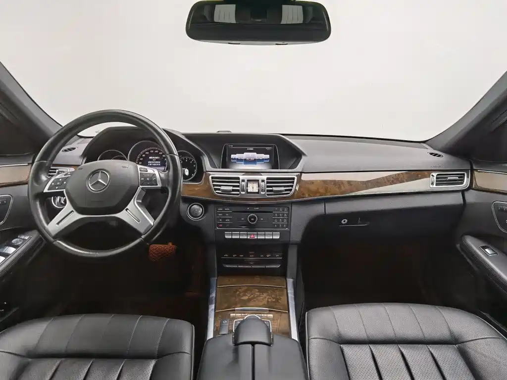 Photo 5 - Mercedes-Benz E-Class