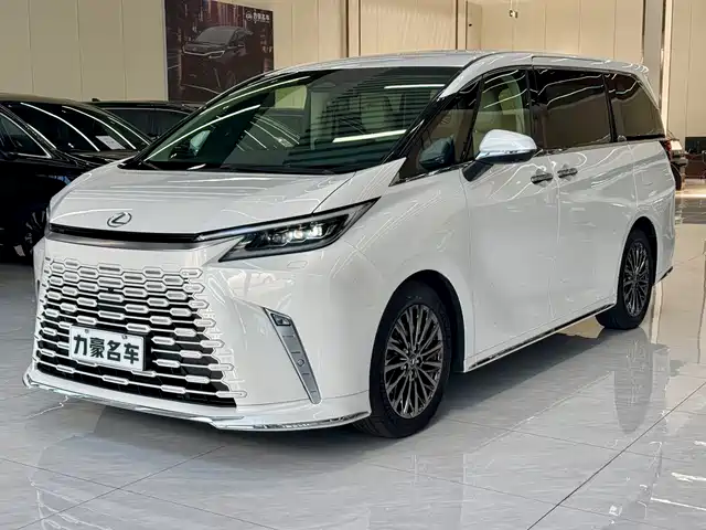 Lexus LM 500h, 6 мест, Премиум