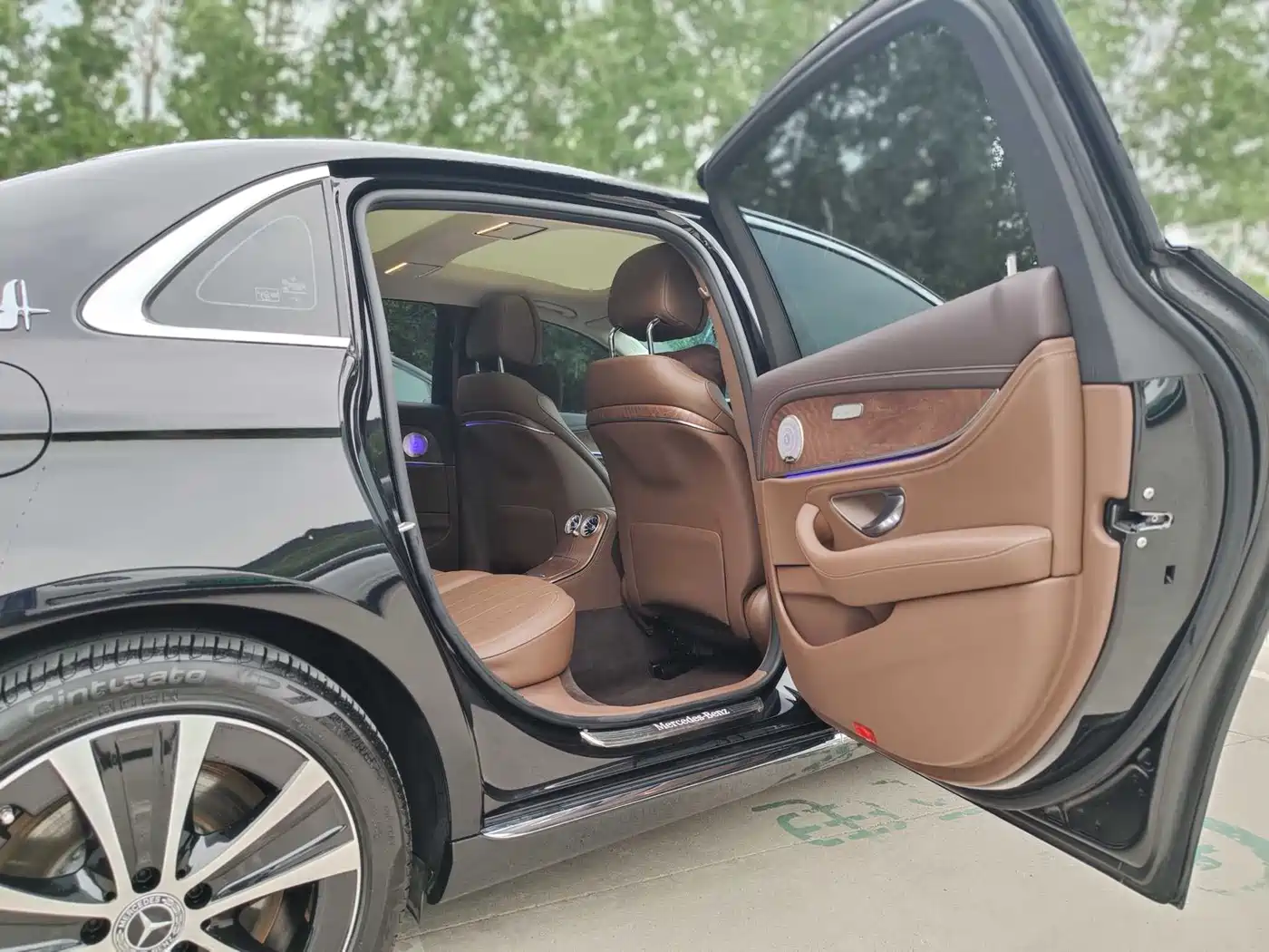 Mercedes-Benz E-Class New Energy 2022 E 350 e L Plug-in Hybrid Sports Sedan фото 7
