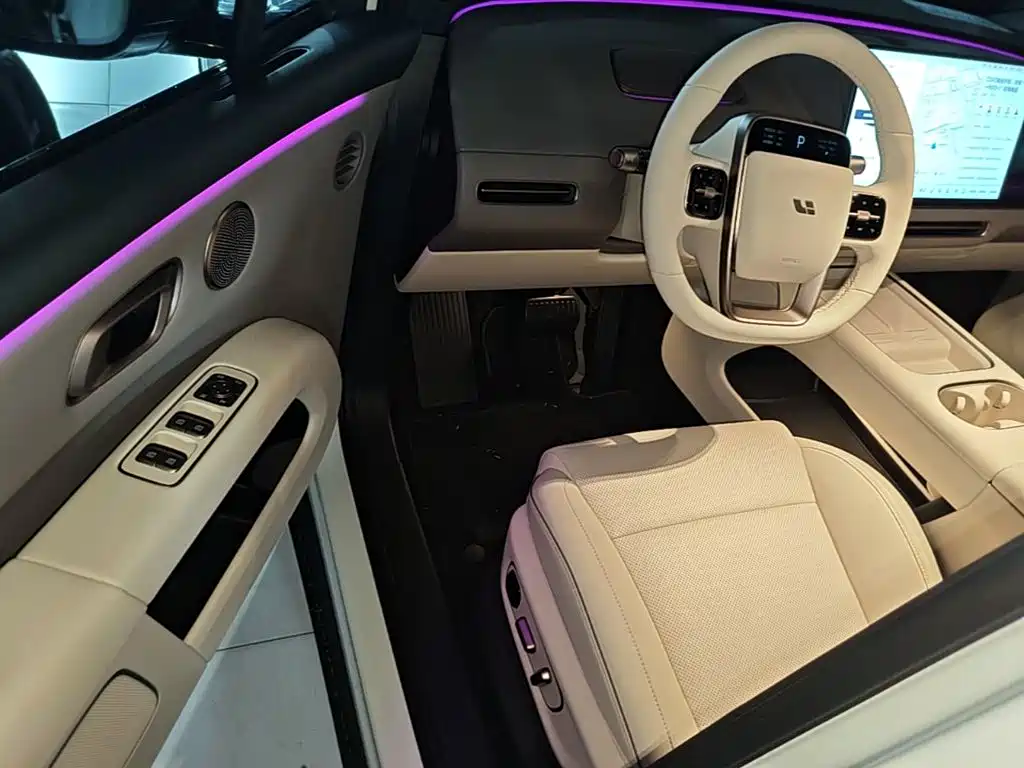 Photo 16 - Li Auto i6