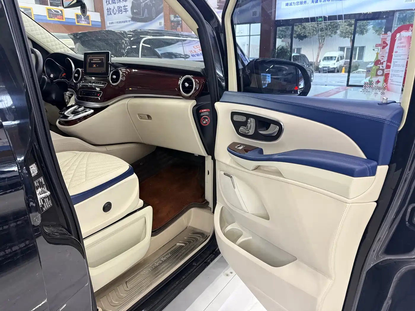Mercedes-Benz V-Class 2016 V 260 L Premium Long фото 21