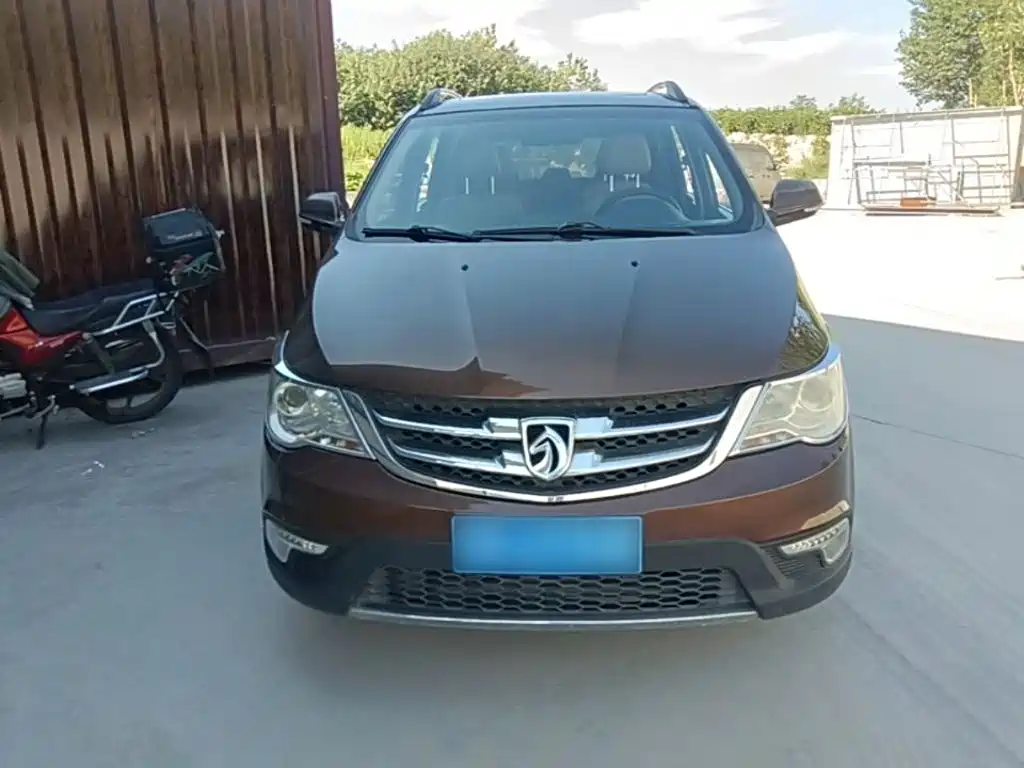 Baojun 730 2015 2014 1.5L Manual Luxury Navigation ESP Edition 7-Seater