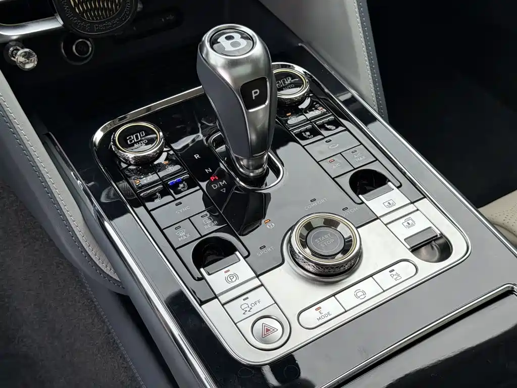 Bentley Flying Spur Plug-in Hybrid 2025 Model Year 4.0T V8 Mulliner фото 27
