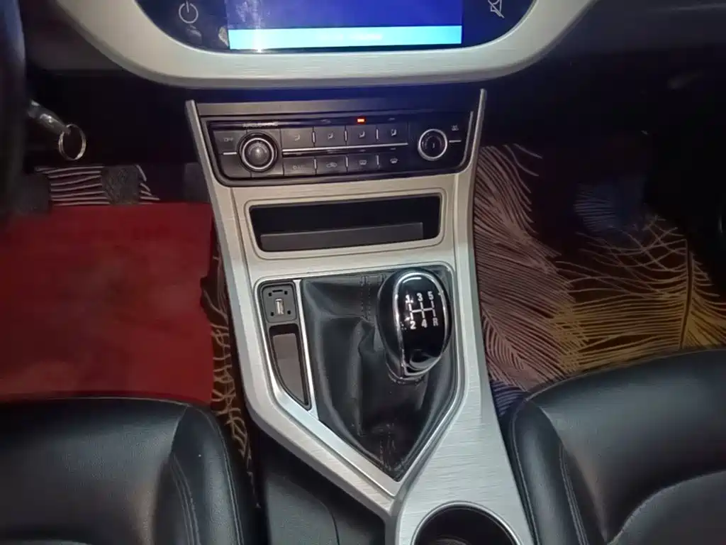 Фото 14 - Geely Vision