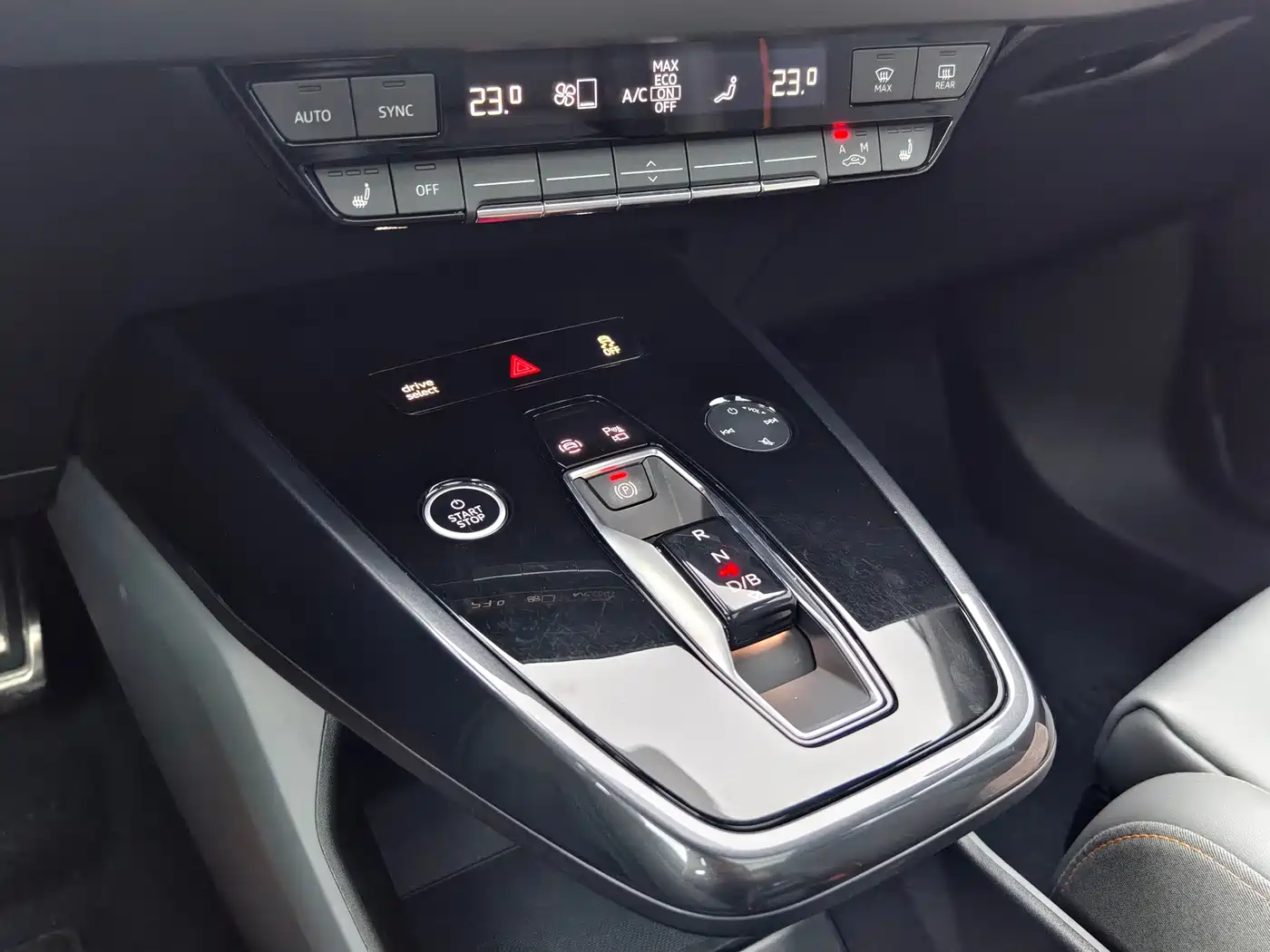 Audi Q4 e-tron 2023 40 e-tron Innovation Edition фото 16