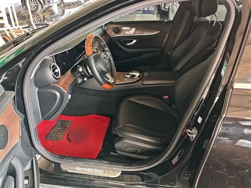 Mercedes-Benz E-Class 2018 E 300 L Fashion фото 15