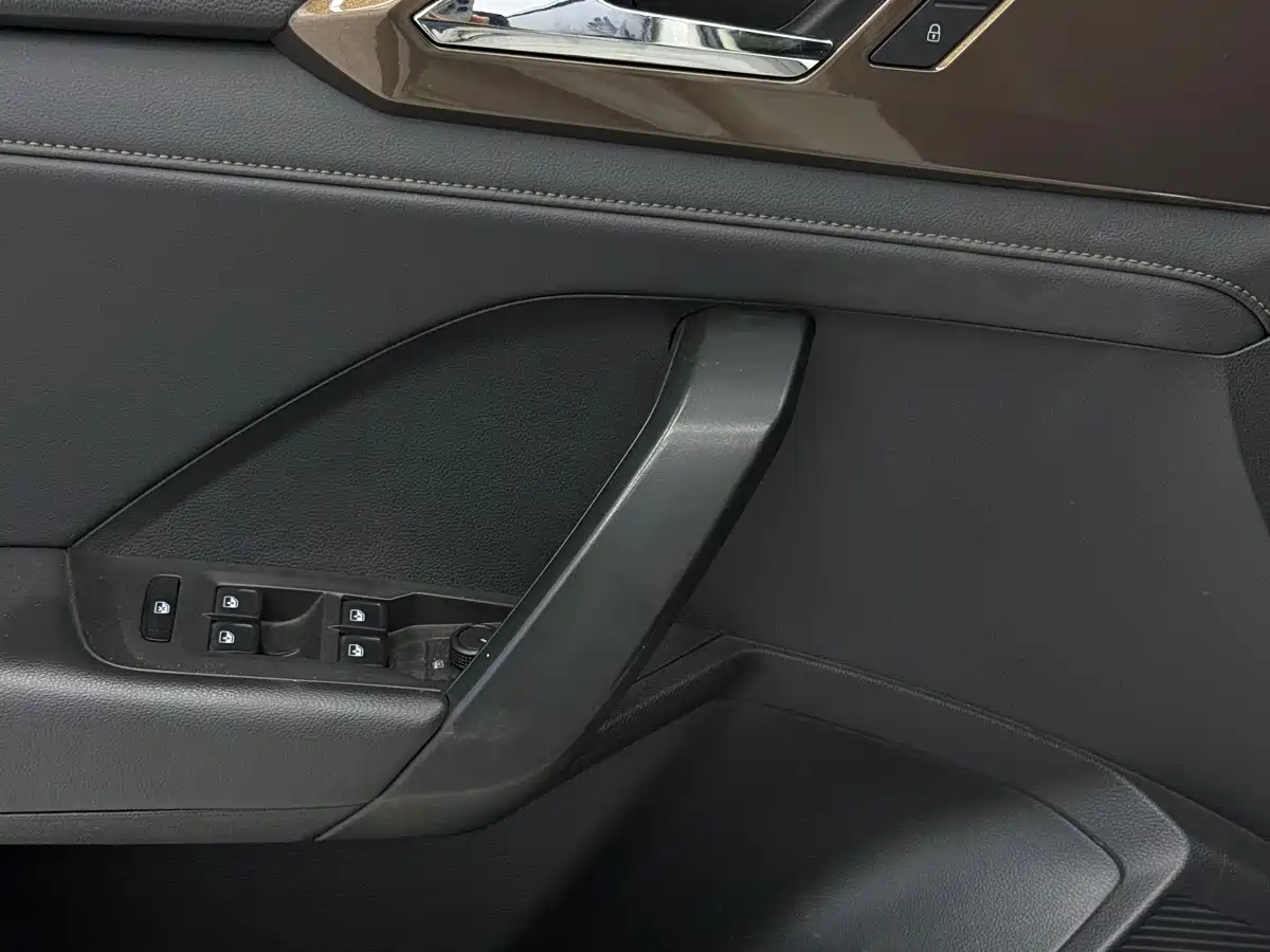 Volkswagen Tharu 2022 280TSI FWD Luxury Edition фото 11