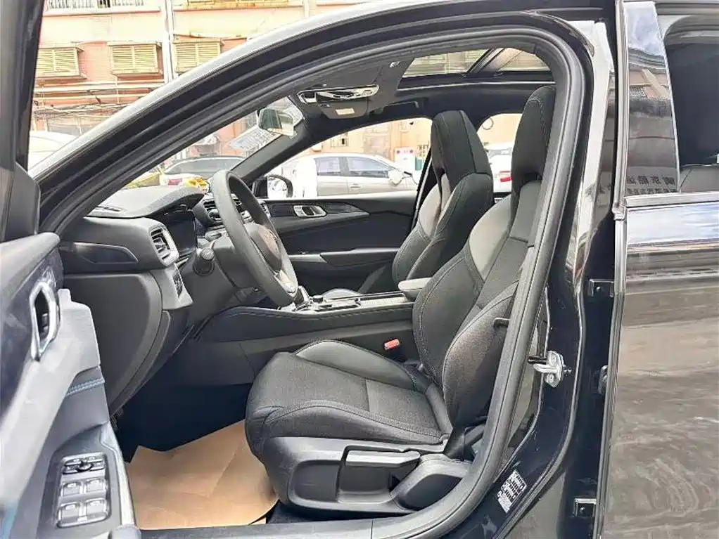 Lynk & Co 03 New Energy 2021 1.5T PHEV фото 9
