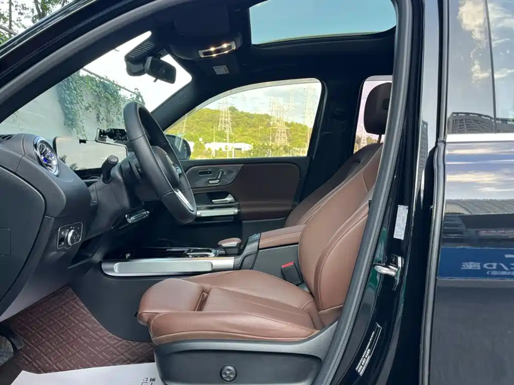 MERCEDES-BENZ GLB