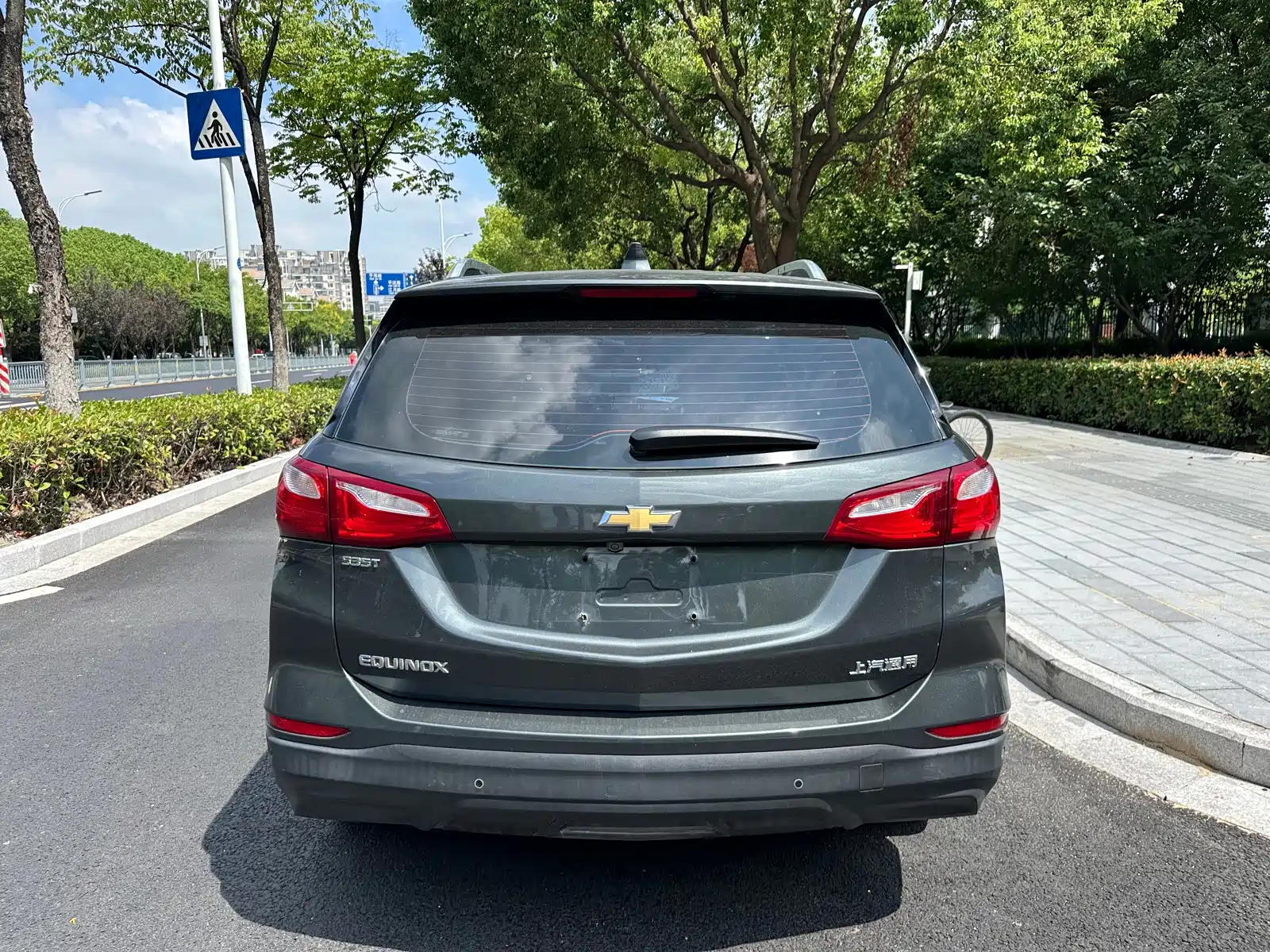 Photo 6 - Chevrolet Equinox