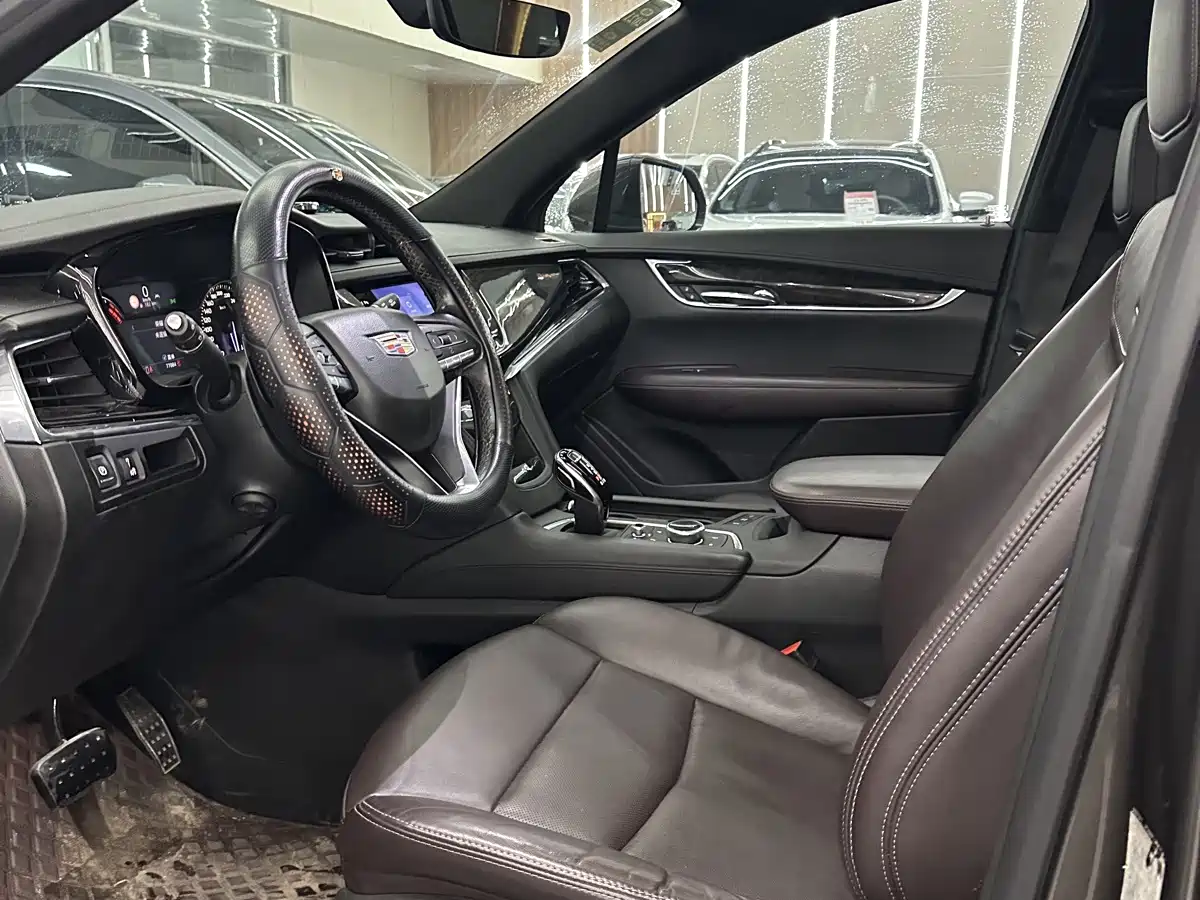 صورة 3 - Cadillac XT6