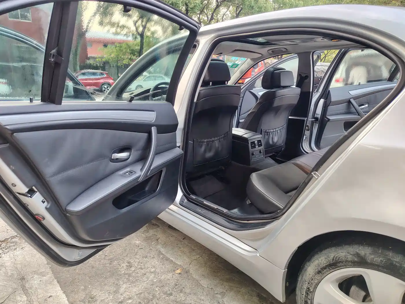 BMW 5 Series 2010 520Li Leading фото 7