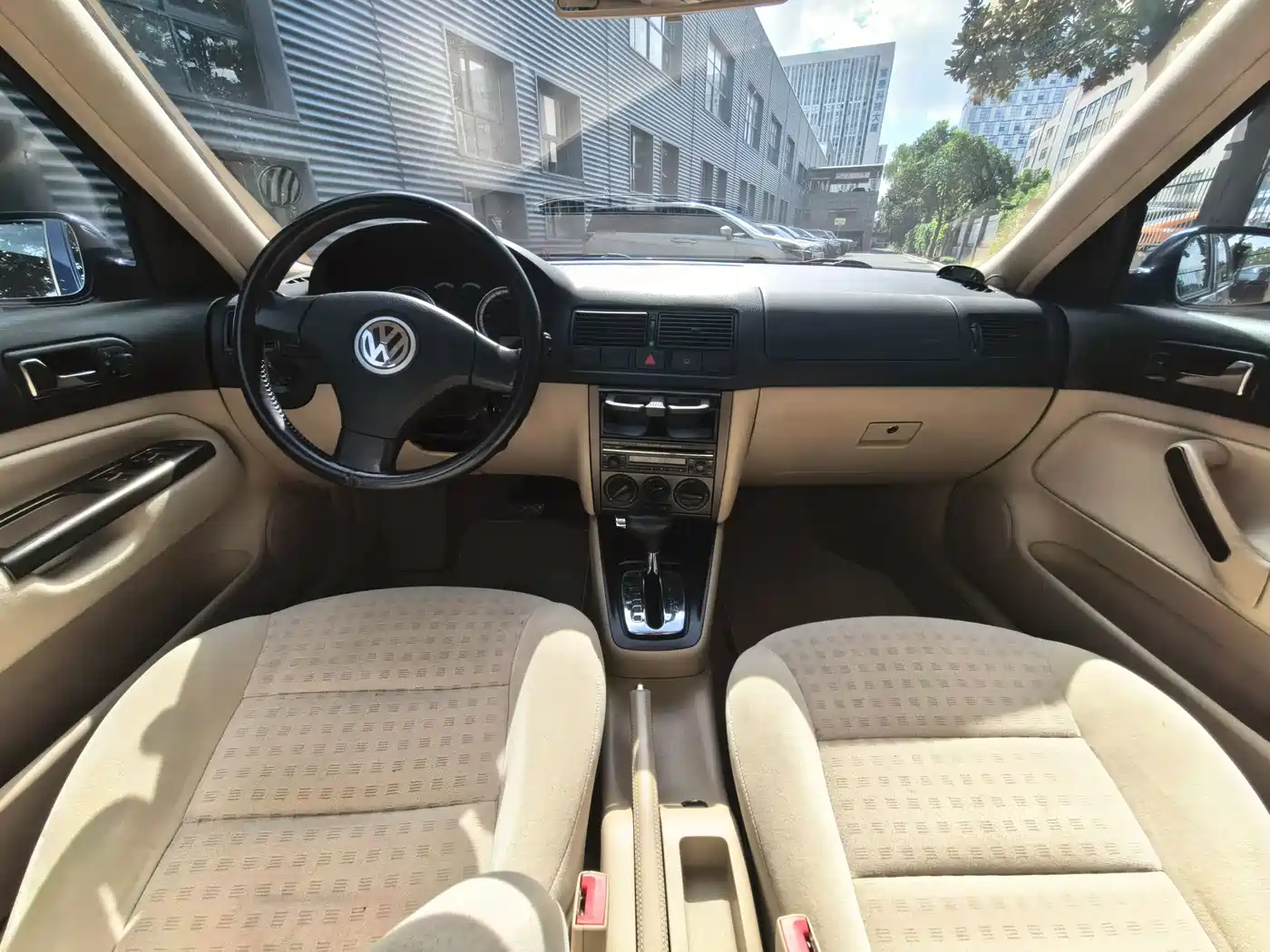 Photo 7 - Volkswagen Golf