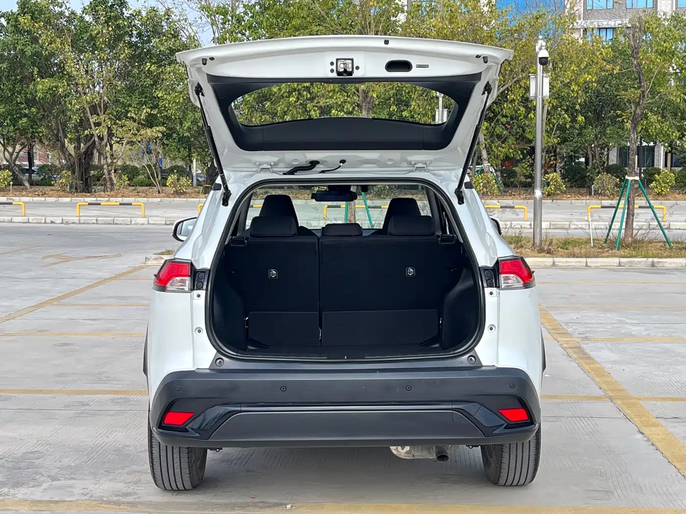 Toyota Frontlander 2023 2.0L CVT Leading Edition фото 8