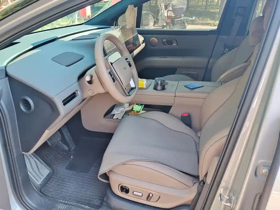 Li Auto i6 2026 2025 2WD Base Model