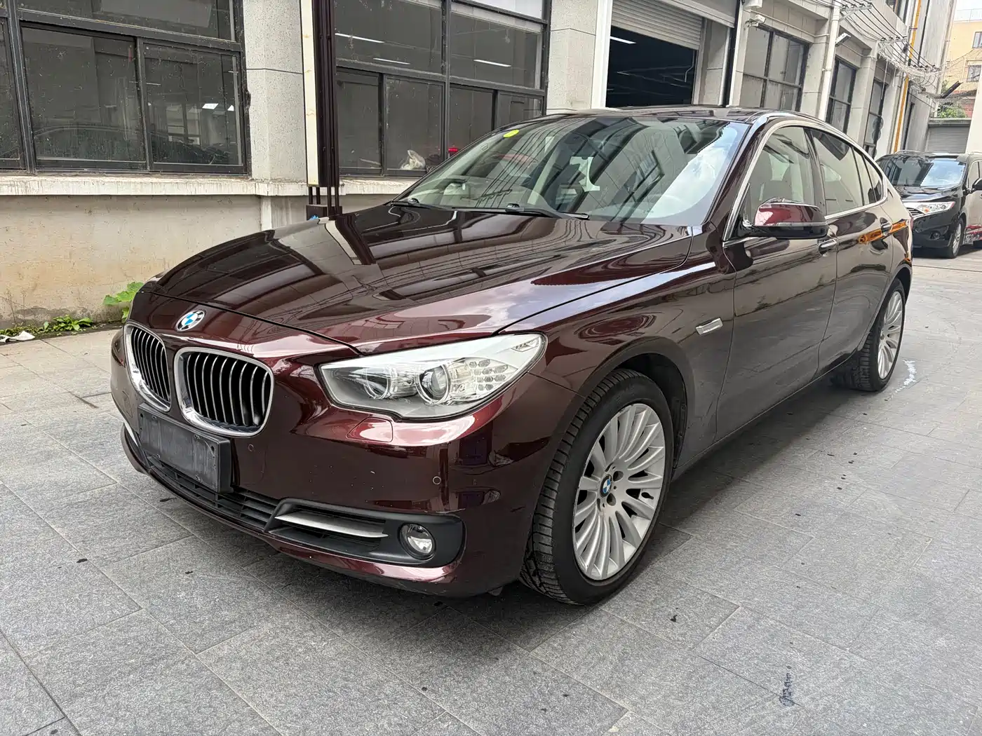 BMW 5 Series GT 2014 535i Leading