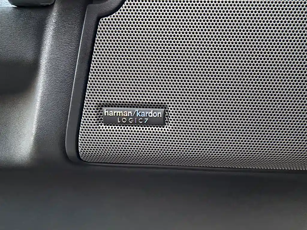 Land Rover Discovery 2011 5.0 V8 HSE фото 10