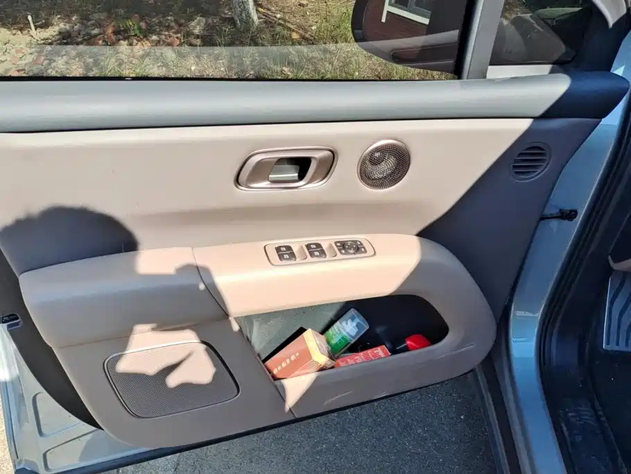Photo 7 - Li Auto i6