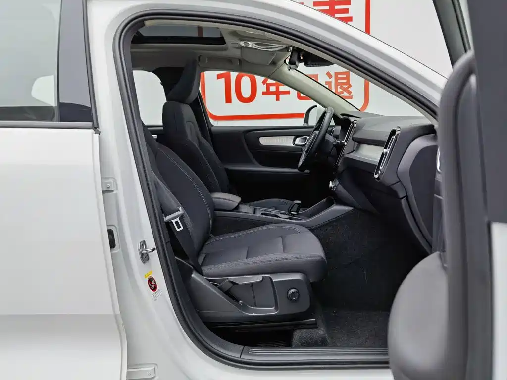 Volvo XC40 2021 2022 Model T4 AWD Smart Drive Fashion Edition