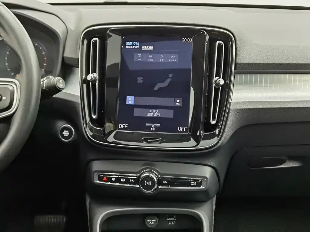 Volvo XC40 2021 2022 Model T4 AWD Smart Drive Fashion Edition