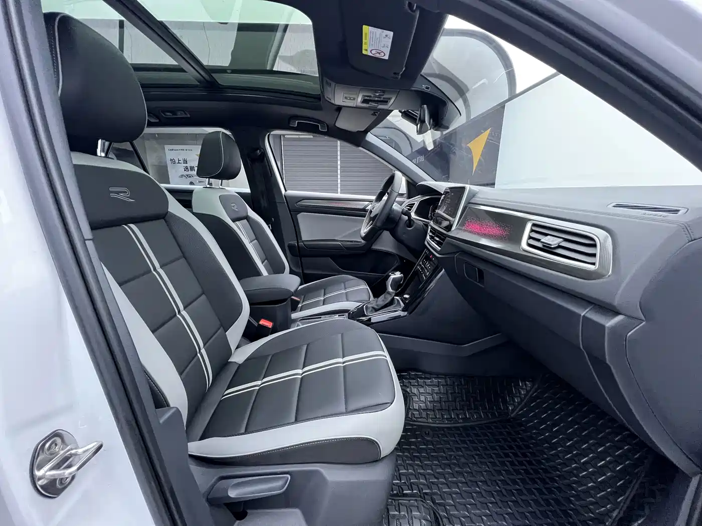Volkswagen T-ROC 2025 2024 300TSI DSG 2WD Morning Light Edition
