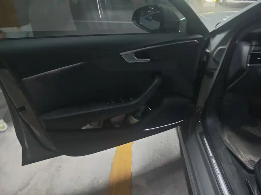 Фото 7 - Audi A4 (Import)