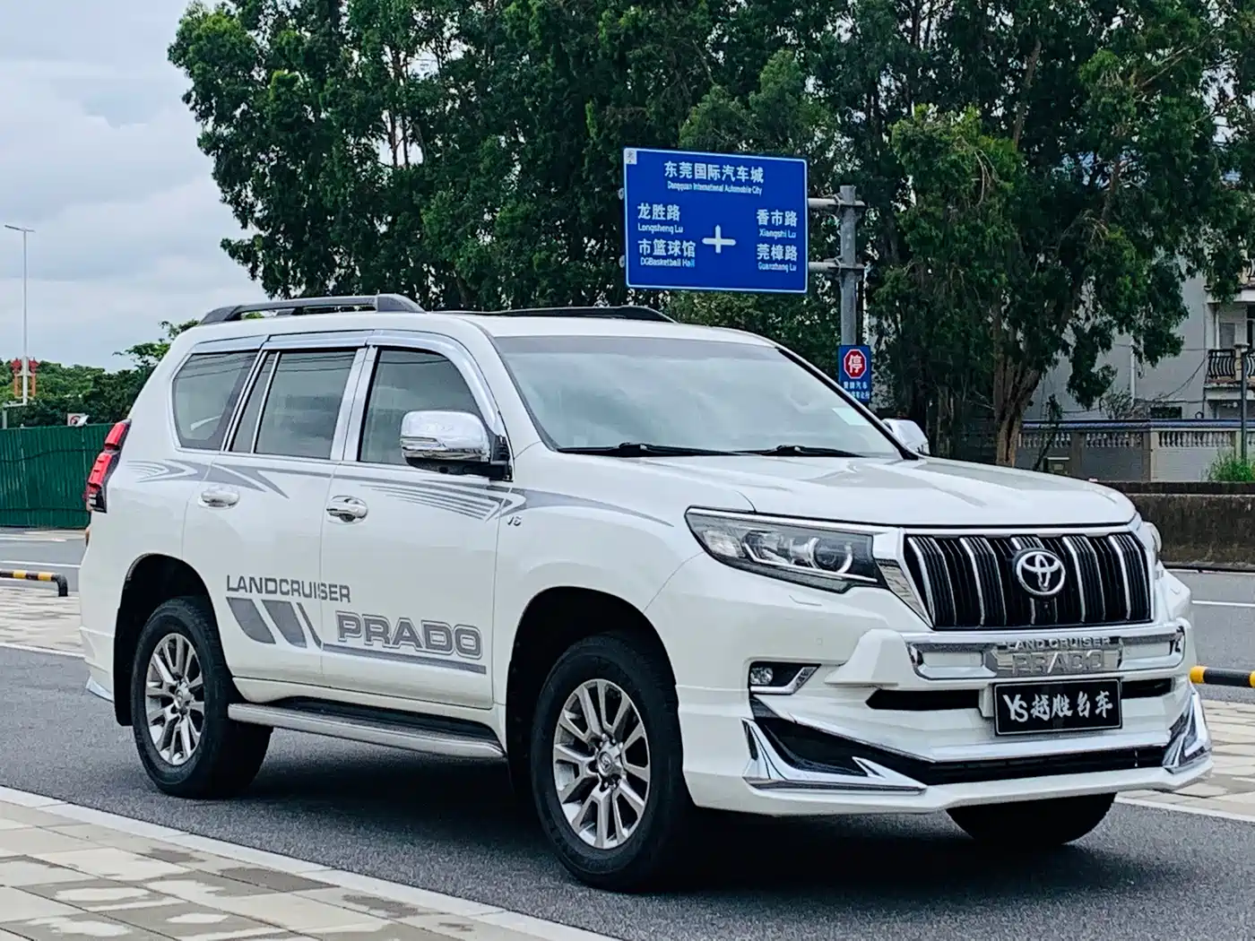 Toyota Prado 2018 3.5L Automatic TX-L NAVI Rear-mounted Spare Tire фото 6