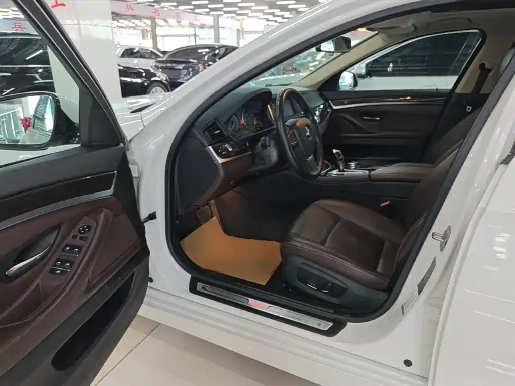 BMW 5 Series 2014 525Li Luxury Design Package фото 16