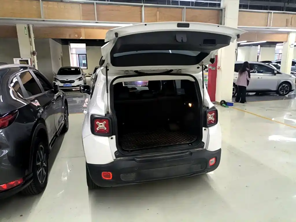 صورة 22 - Jeep Renegade