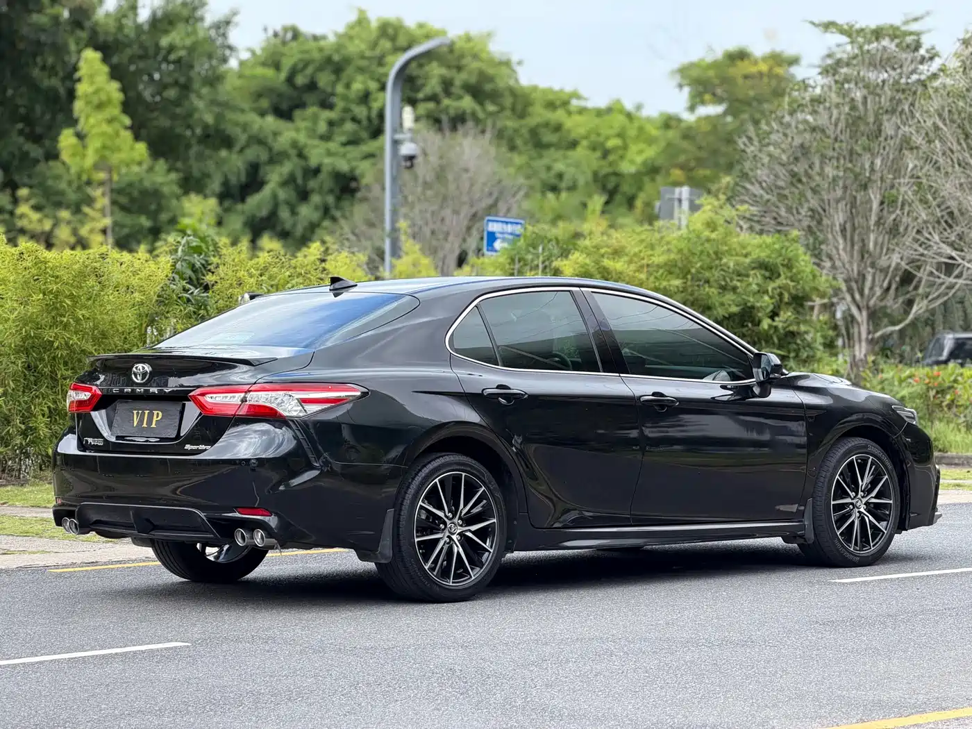 Фото 14 - Toyota Camry