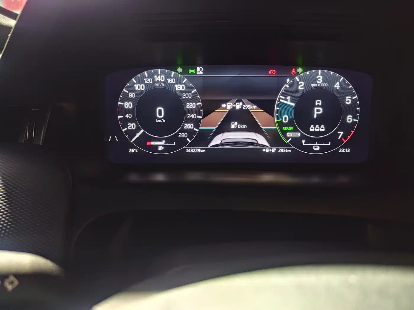 Land Rover Discovery Sport PHEV 2022 Model P300e Performance Technology Edition фото 27