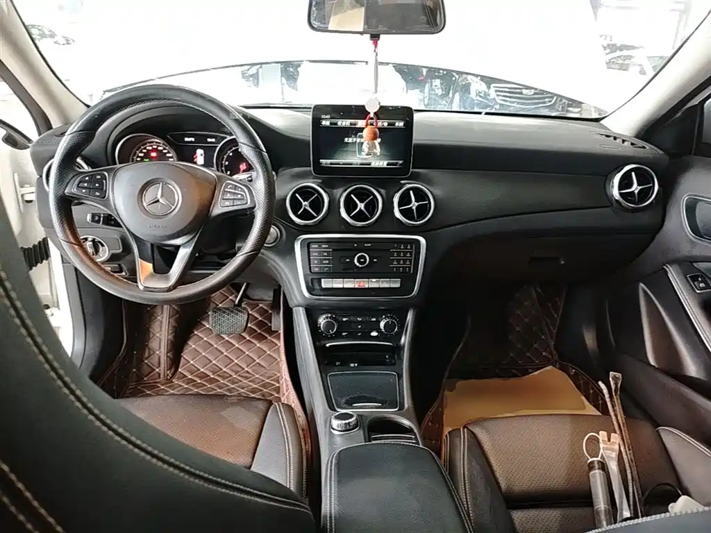 Mercedes-Benz GLA 2017 GLA 200 Fashion фото 10