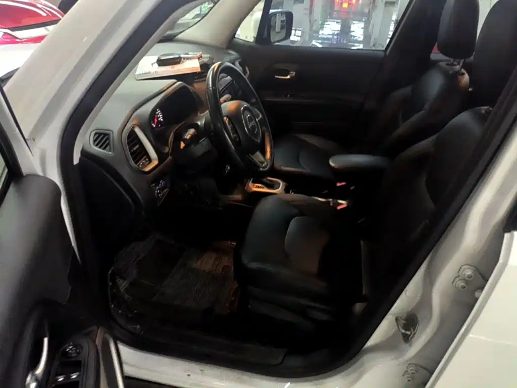صورة 19 - Jeep Renegade