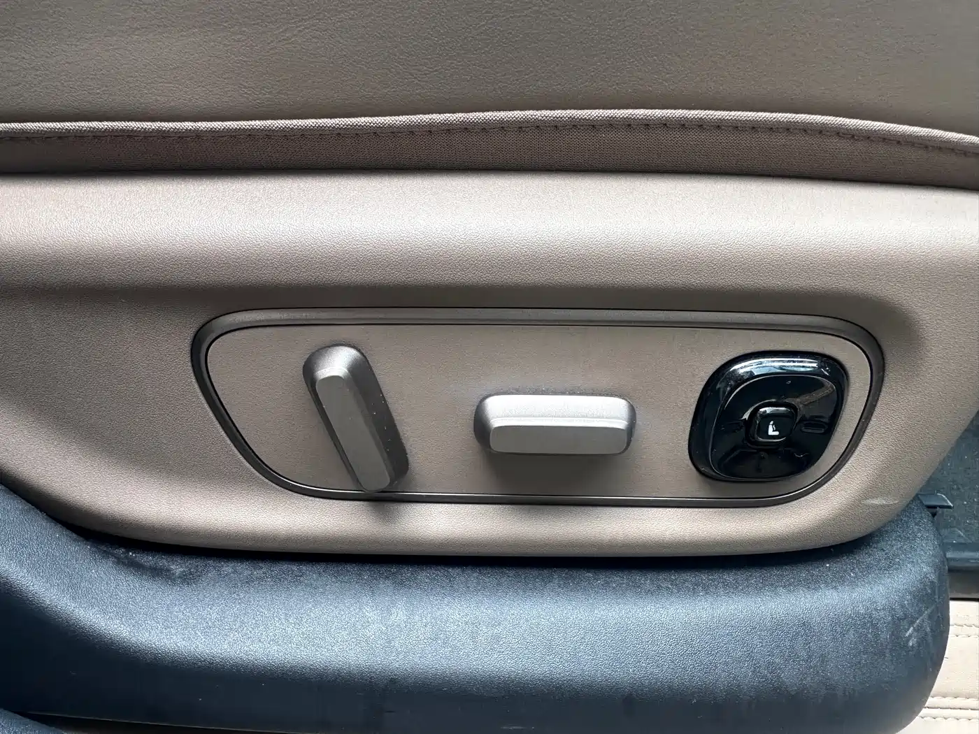 Li Auto i6 2025 2WD Base Model фото 16