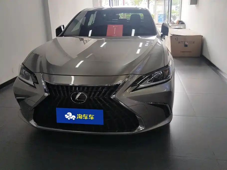 Фото 2 - Lexus ES