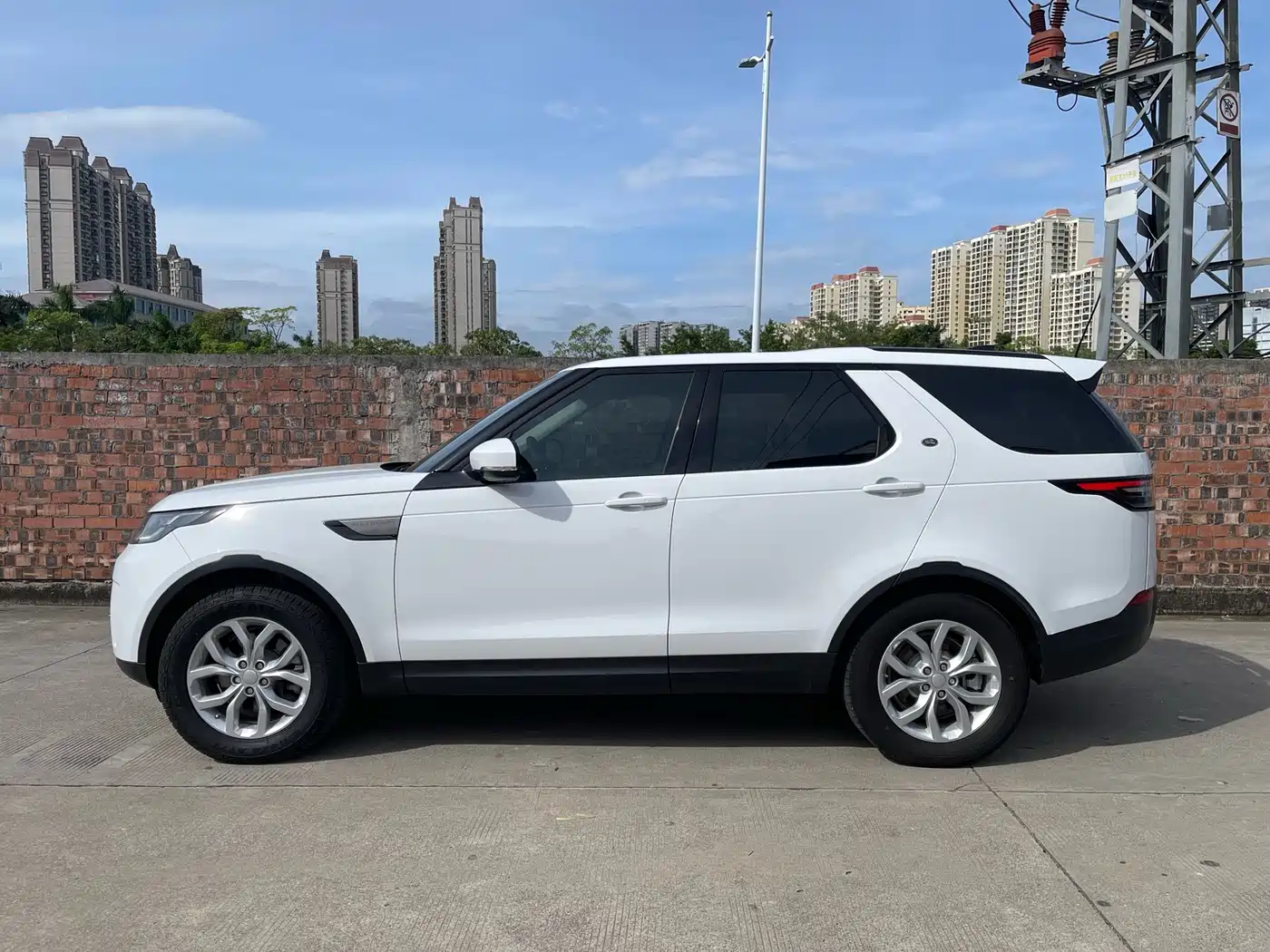 Land Rover Discovery 2019 3.0 SC V6 SE фото 3