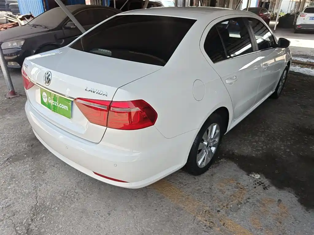 Volkswagen Lavida 2013 Facelift Classic 1.6L Automatic Comfort фото 7