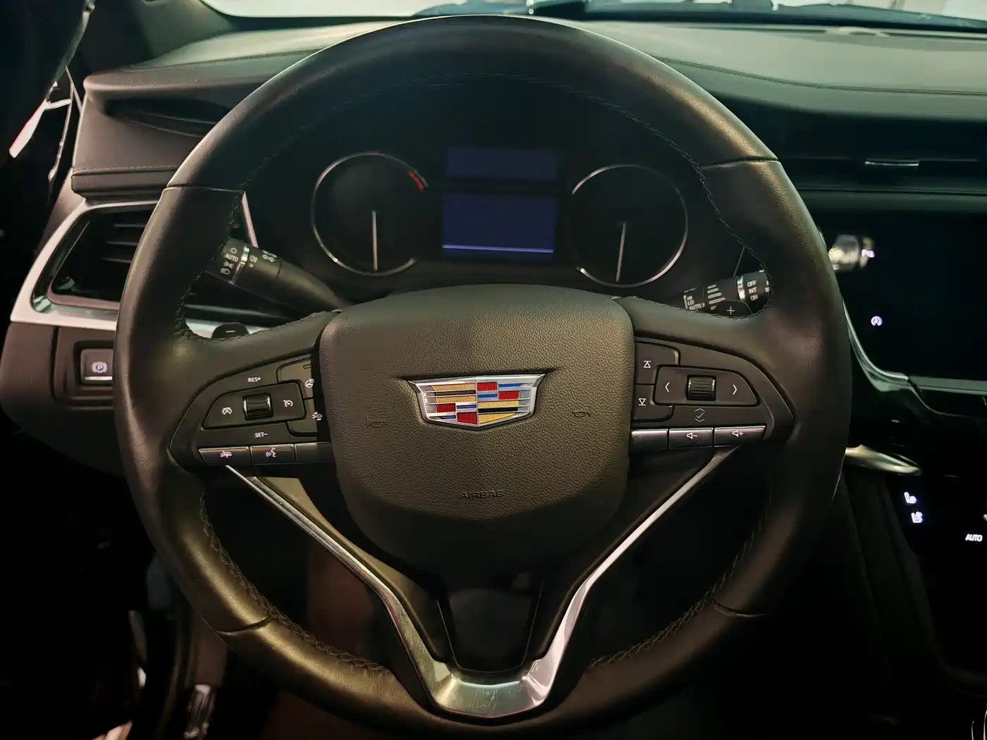 CADILLAC XT6