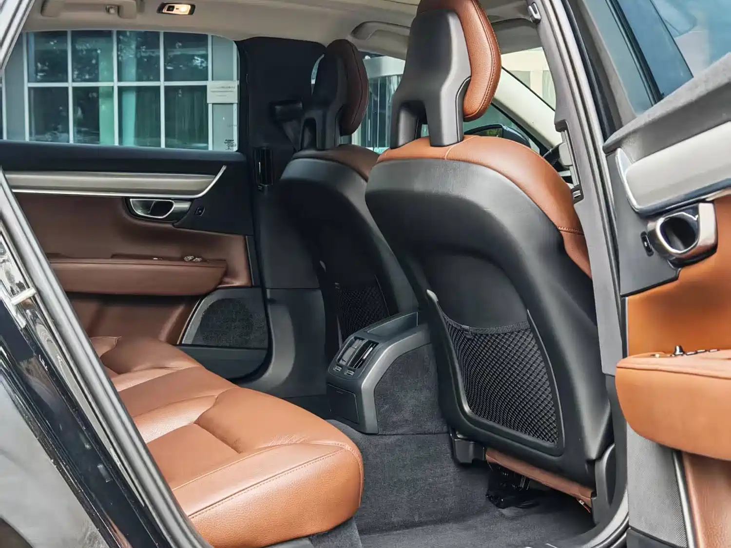 Фото 12 - Volvo S90