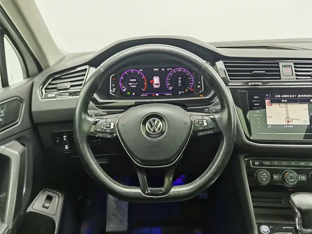 Фото 11 - Volkswagen Tiguan L