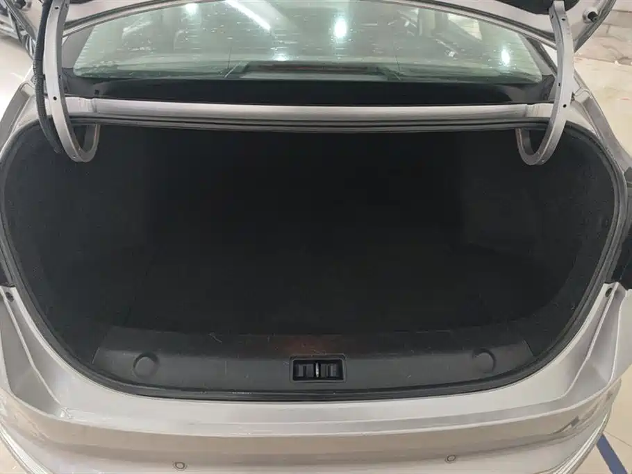 DONGFENG YI HYUN MAX