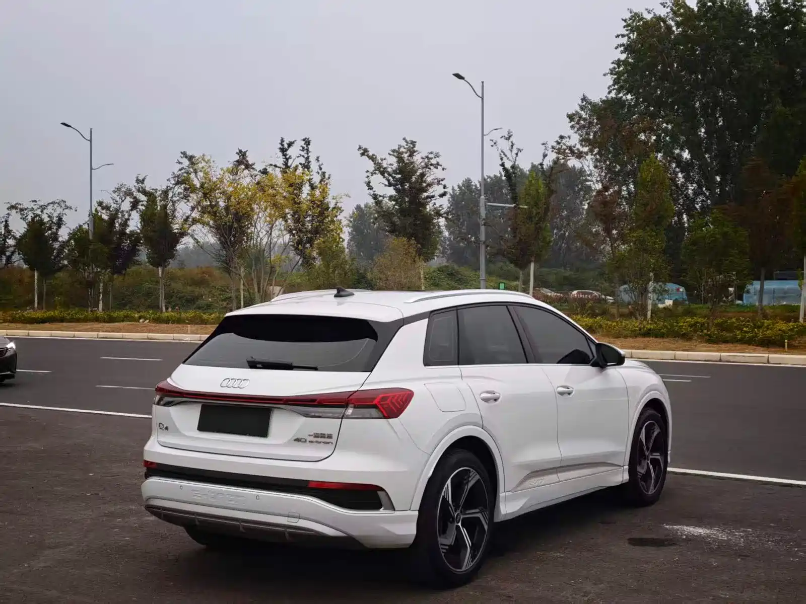 Photo 9 - Audi Q4 e-tron