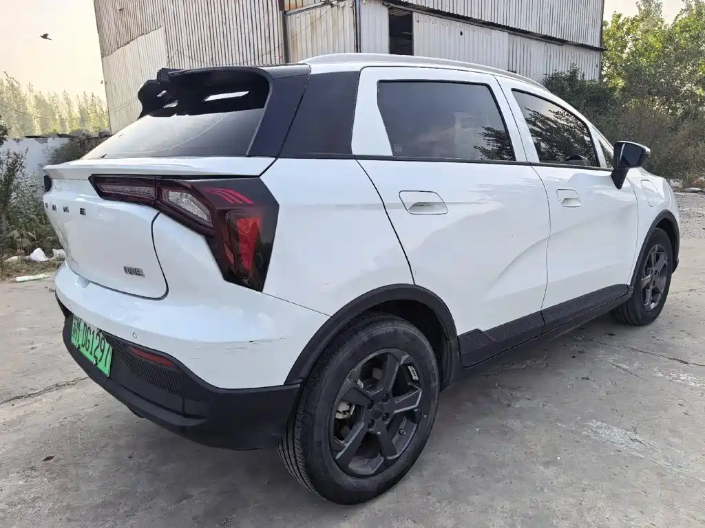 Фото 3 - Geely Geometry E Firefly