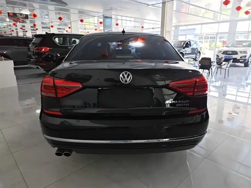 Volkswagen Passat 2017 280TSI DSG Elegance фото 6